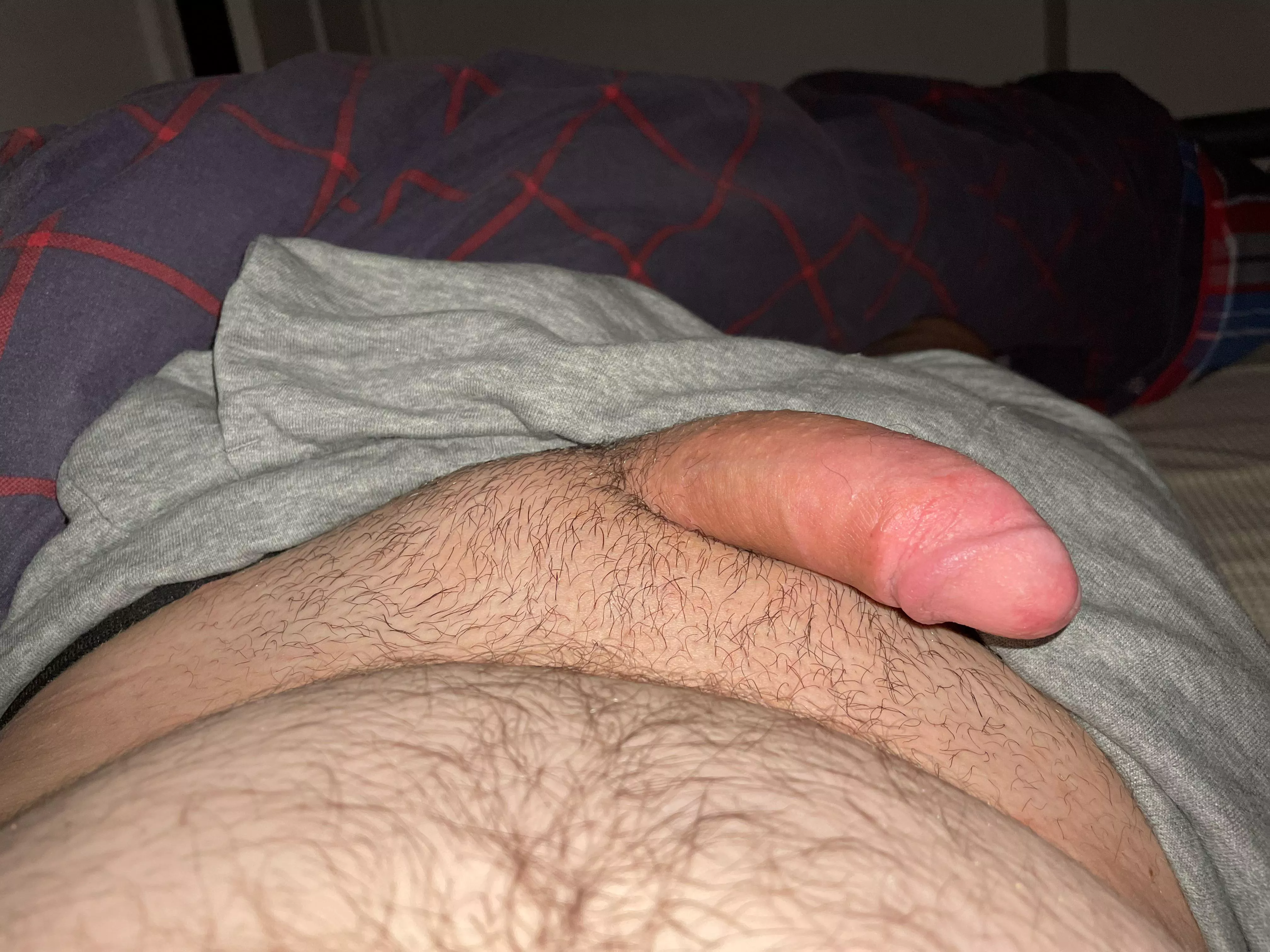 Bored at the moment dm if you think you can make me horny and hard kik is toby_smith22