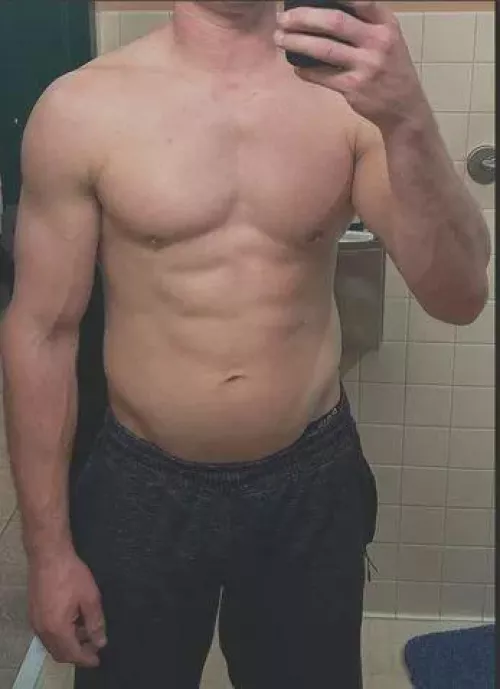 bow down to this preppy beachy dude