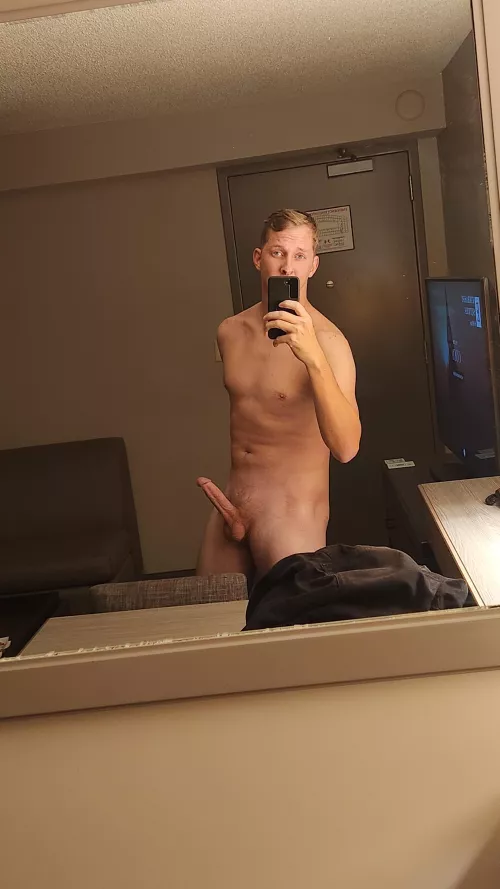 Come ride me in my hotel room