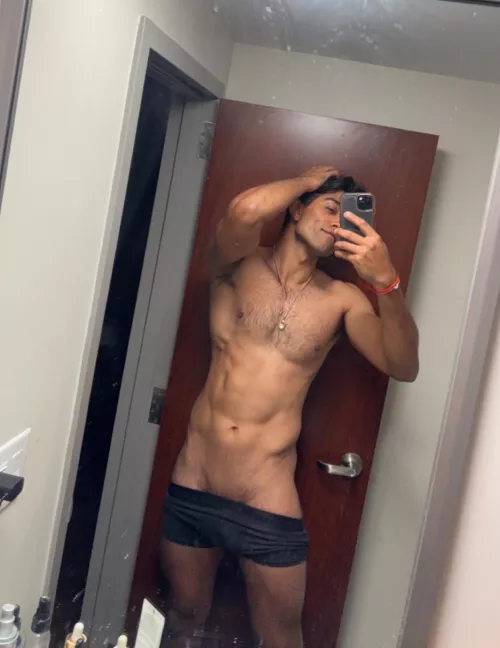 Come worship me and my body by paying for my trip 😈