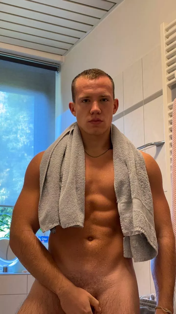 Could use some warm arms around me after this chilly shower 🥶