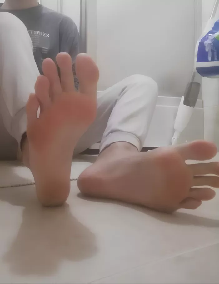 Dm for my custom 13 size feet pictures/videos