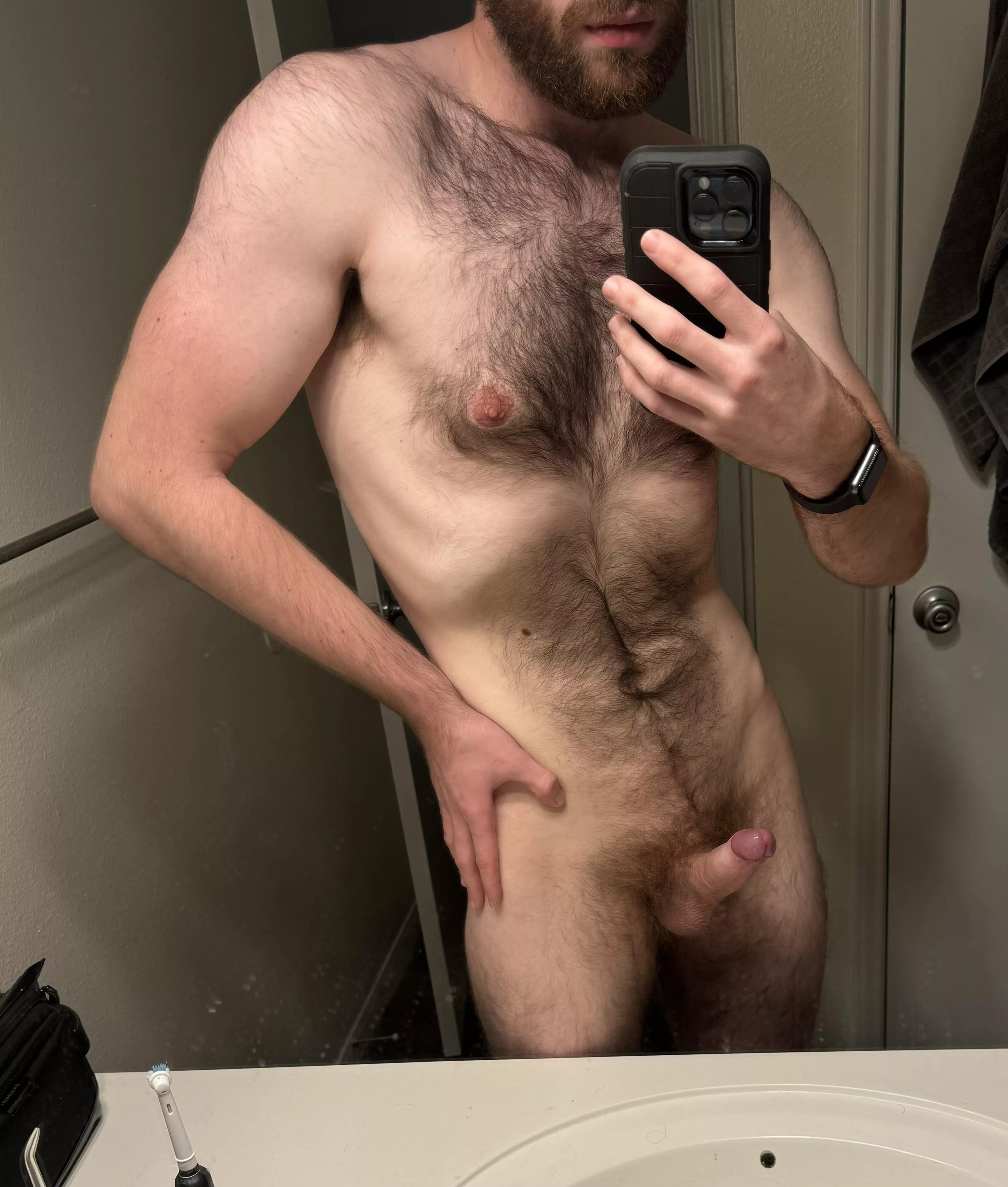 Does the hair distract from the size?