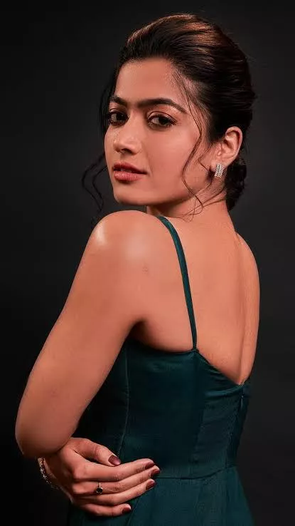 [F4M] You are running your own company at just 30 years old. As much as you enjoy the benefits, there are also lots of things which causes stress and headaches. One day, you sat on your chair, trying to calm down and saw one of your new employees looking