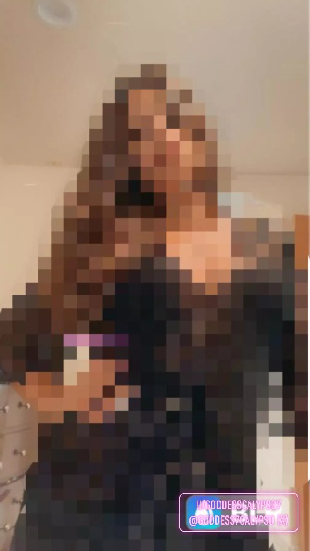 Goddess speaking: Stop scrolling. Upvote. Comment how much you love and adore my pixels. 