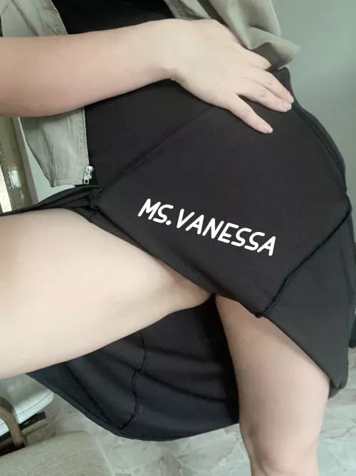 Guess what kind of panties I’m wearing to work?😈