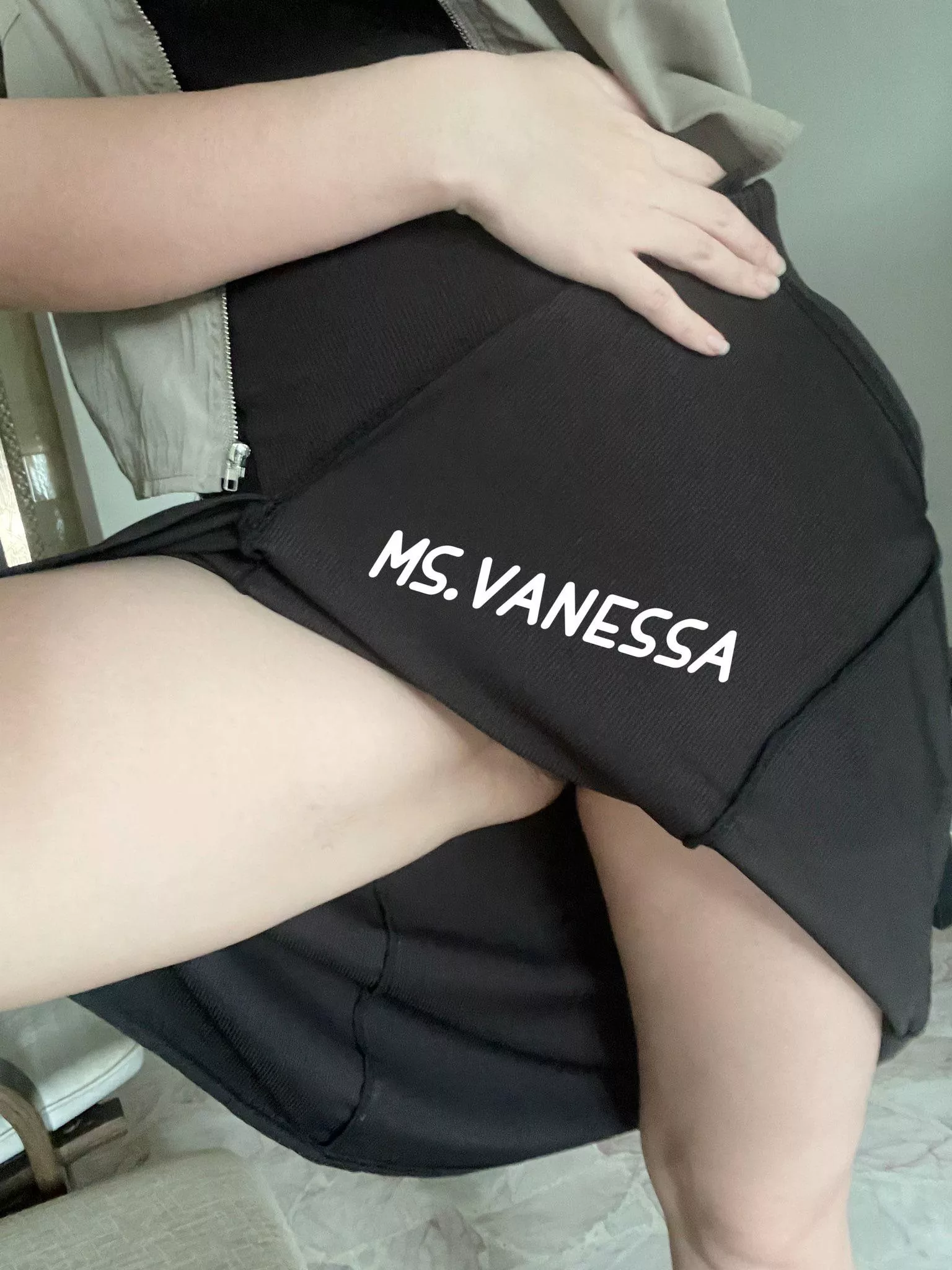 Guess what kind of panties I’m wearing to work?😈