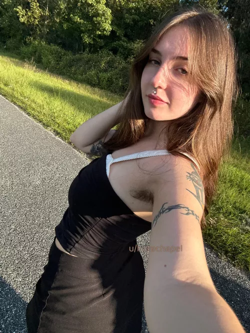 Hairy pits are my favorite accessory! 