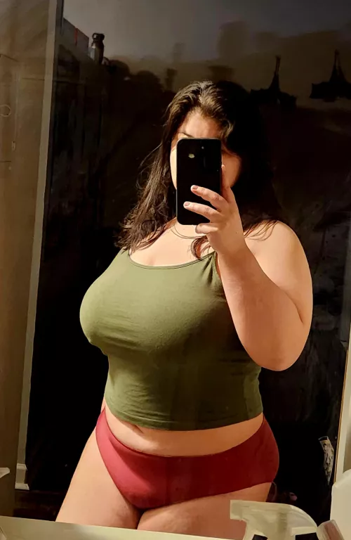 Hello, Gorgeous. Tell me what you're looking for. 