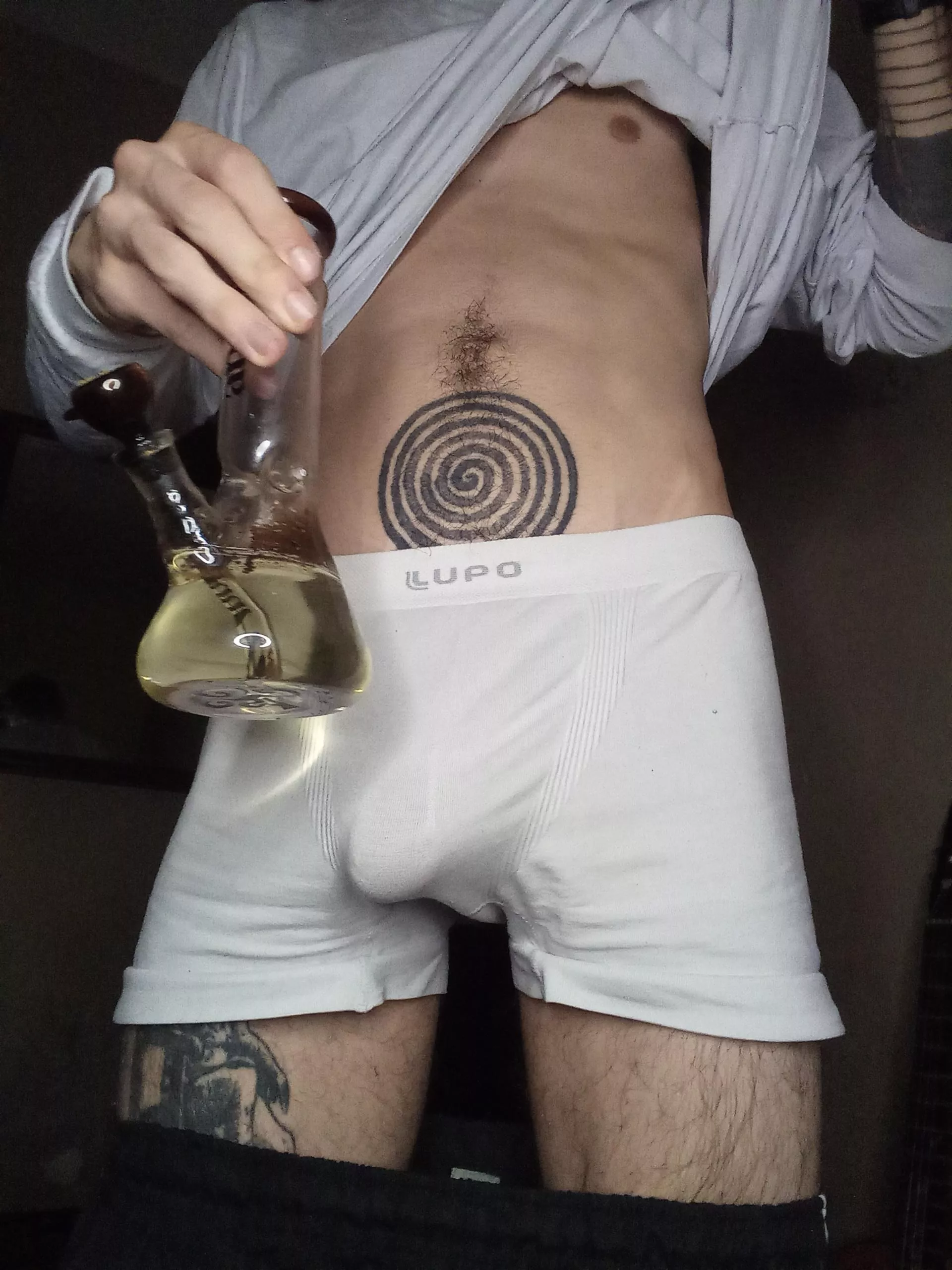 hit the bong with pants down
