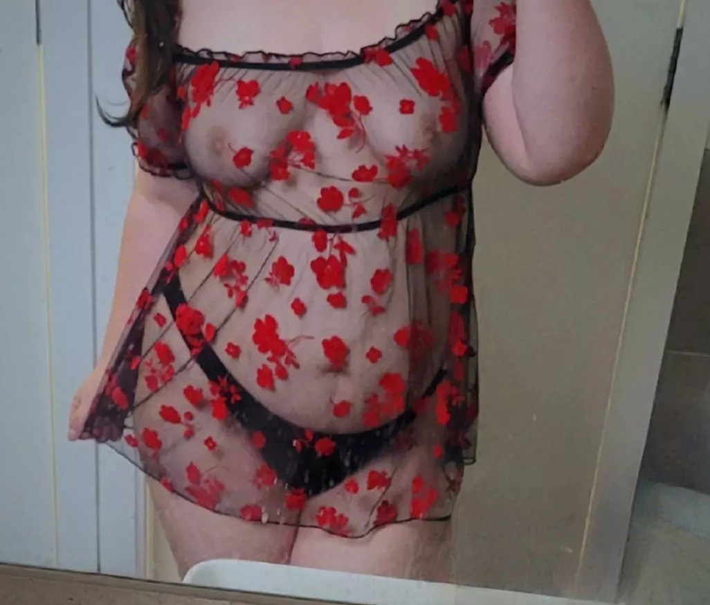 Hoping one of you old pervs want to bend me over the sink 