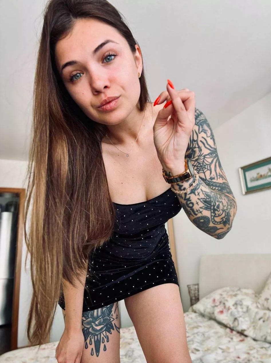 How huge is your mini-penis when it's hard? 😂Don't exaggerate. 