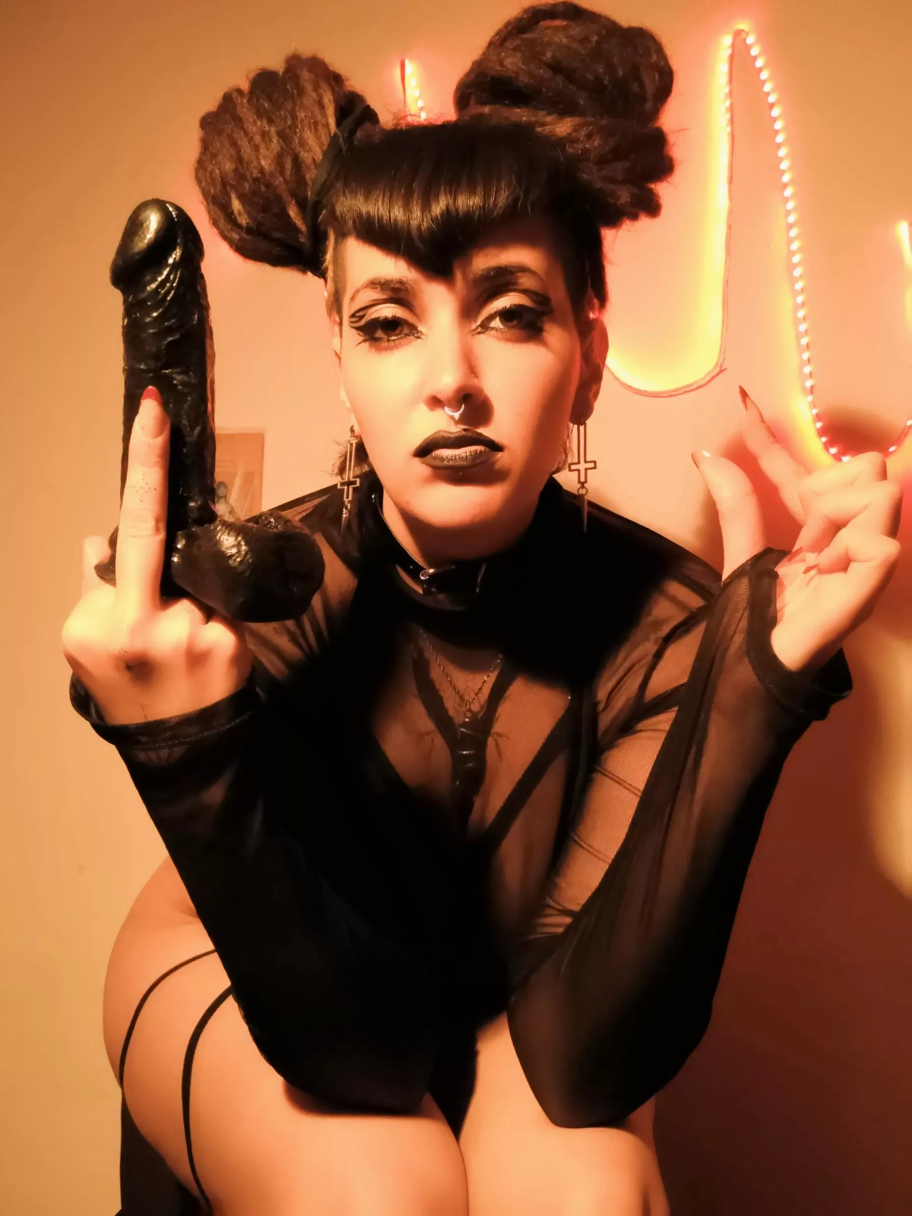 How small is it? Should I use a microscope? 🤔