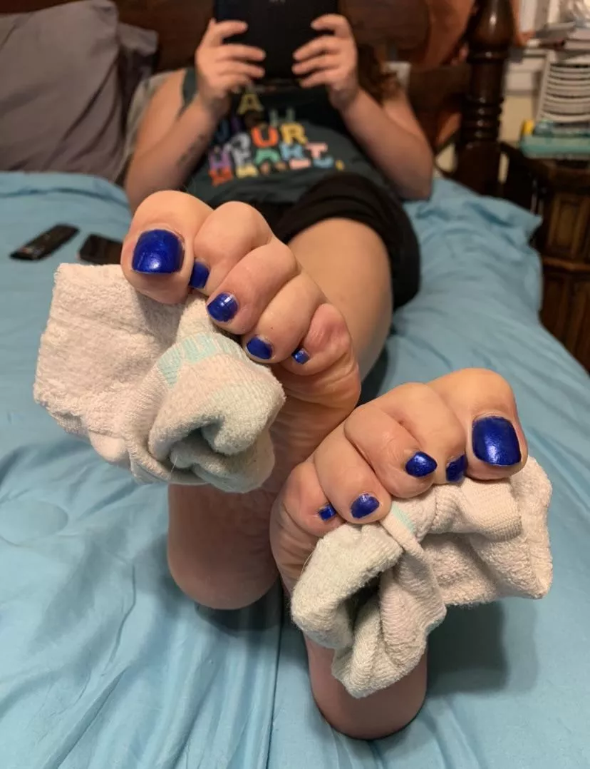 I can’t believe you came to my house to fact check how rank my socks are after being worn for 12hrs. Hope you don’t regret this 🤭💕