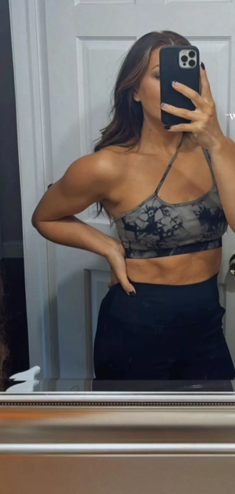 I do my workouts outside right in front of my neighbors window as he works from home [neighborhoodmilf]