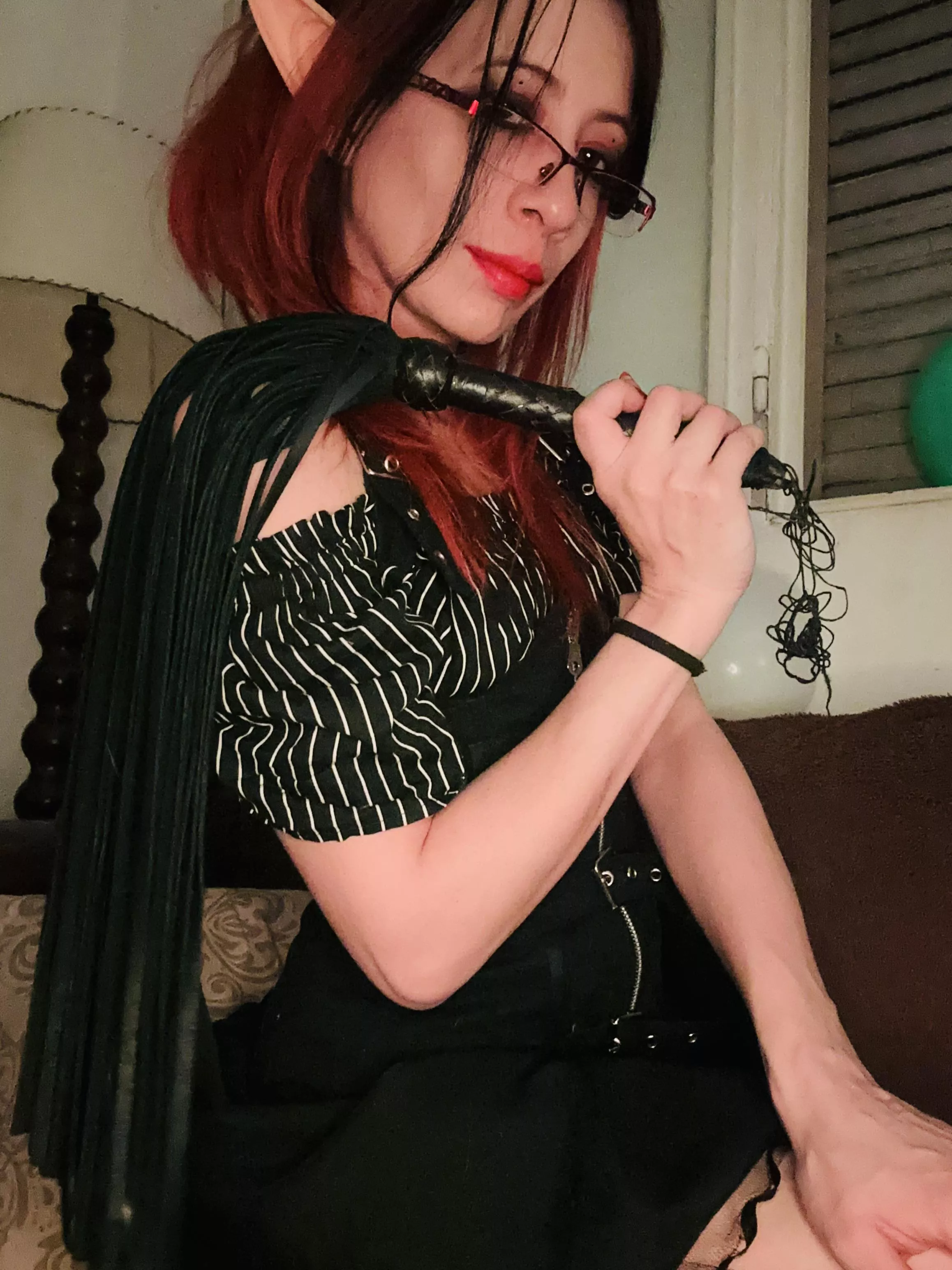 I like how red is in your skin with the blows of the flogger in your dick.