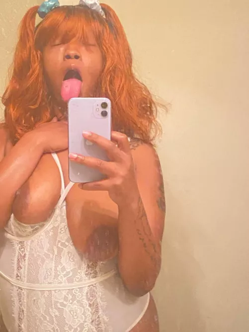 I love taking selfies when I’m horny xD 