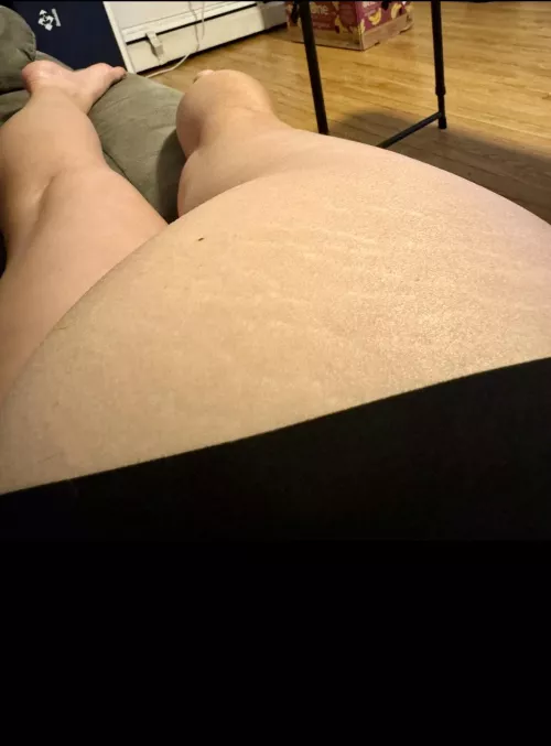 I love teasing my BF’s friends when they come over to watch football. Tint shorts and bare feet..