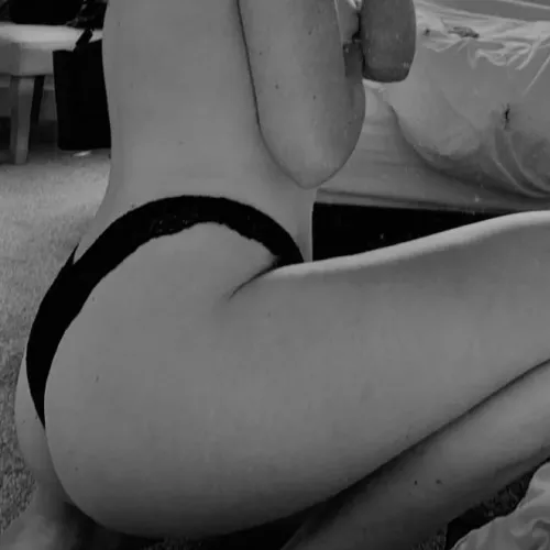 I want to do some Friday shopping, who’s spoiling their Goddess today? 🥱✨🖤💸