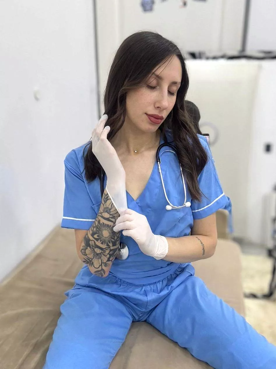 I'll be taking care of you today sir 👩‍⚕️