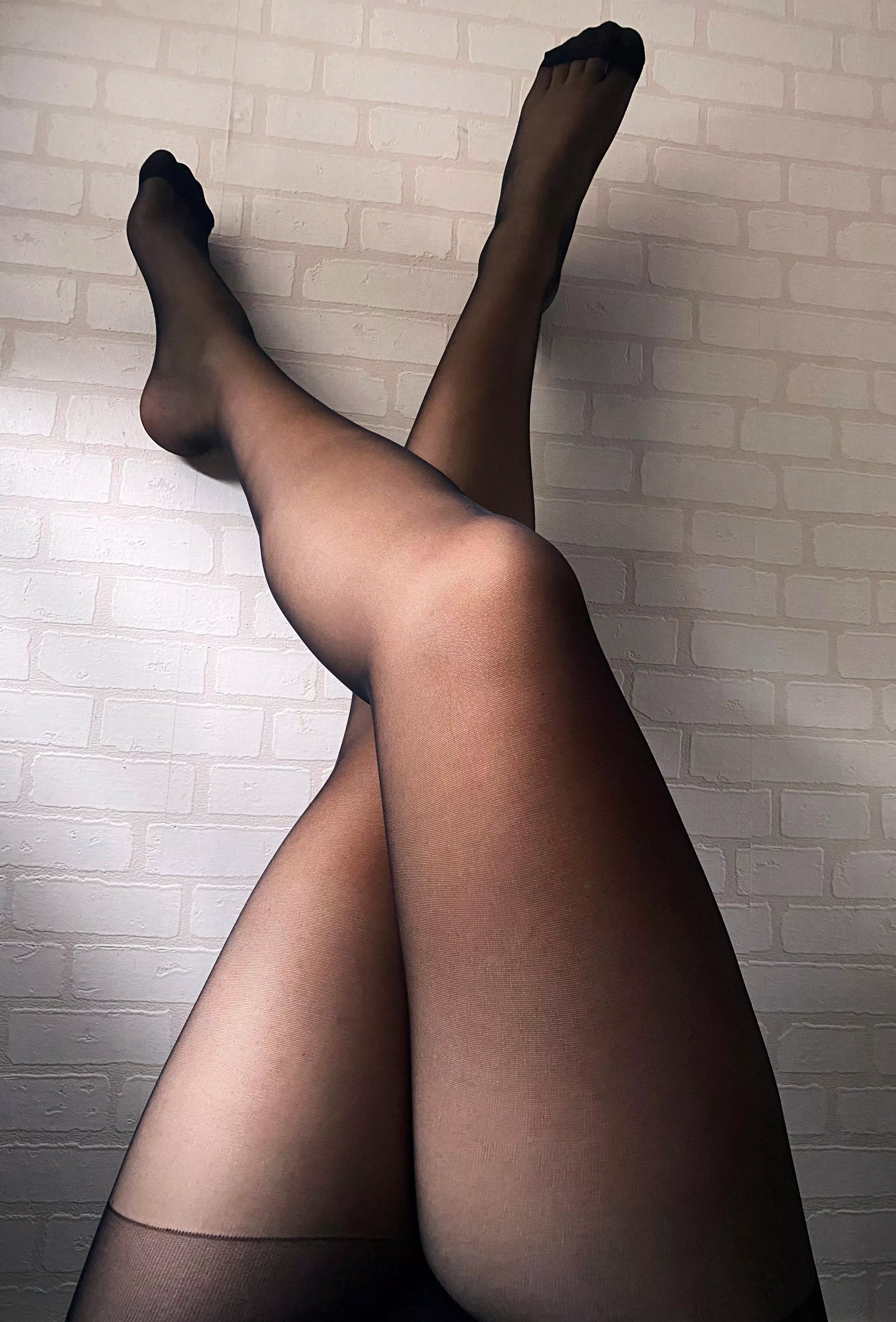 In simple black pantyhose 🖤