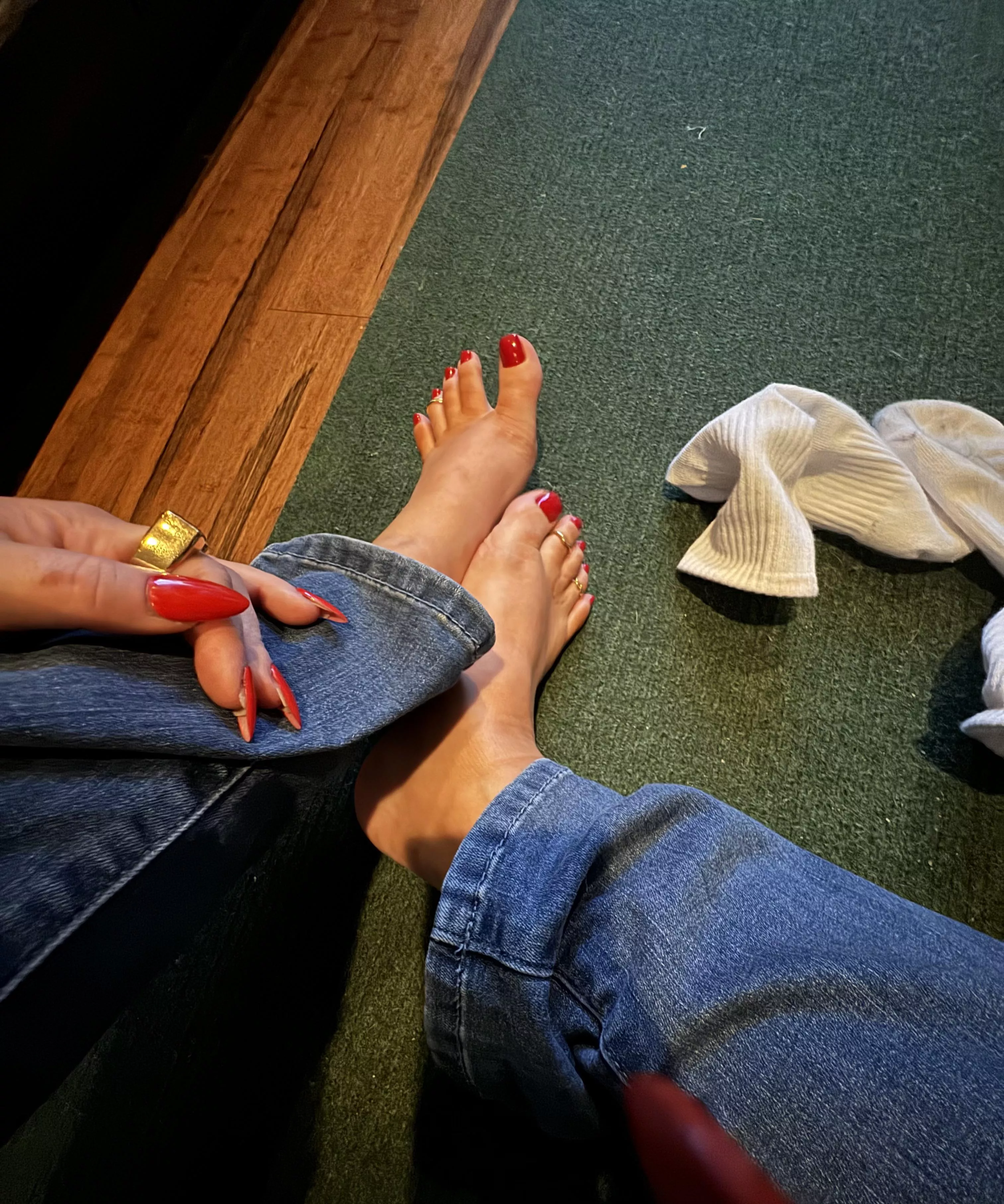 It’s Friday just give me your paycheck… empty my throne with your cc