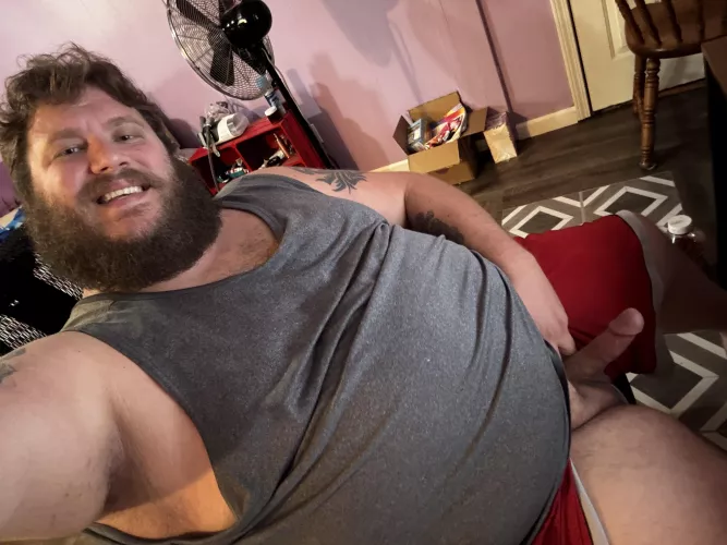 Just a big Missouri boy who loves BBWs/SSBBW's and other big guys