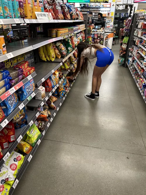 Just getting snacks at 7/11 🙈