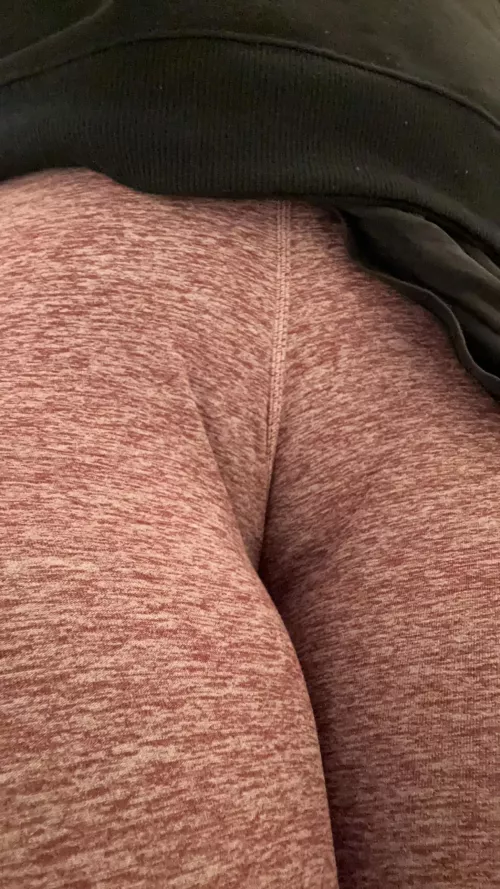 Just left the gym for leg day baby cameltoe lol