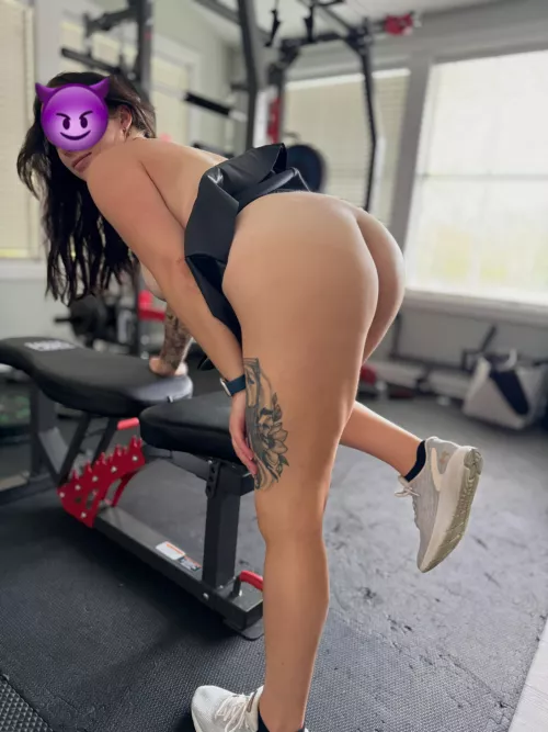 Leg day in the gym always hits so good😏