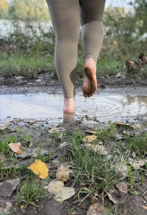 Lick them out of these dirty feet