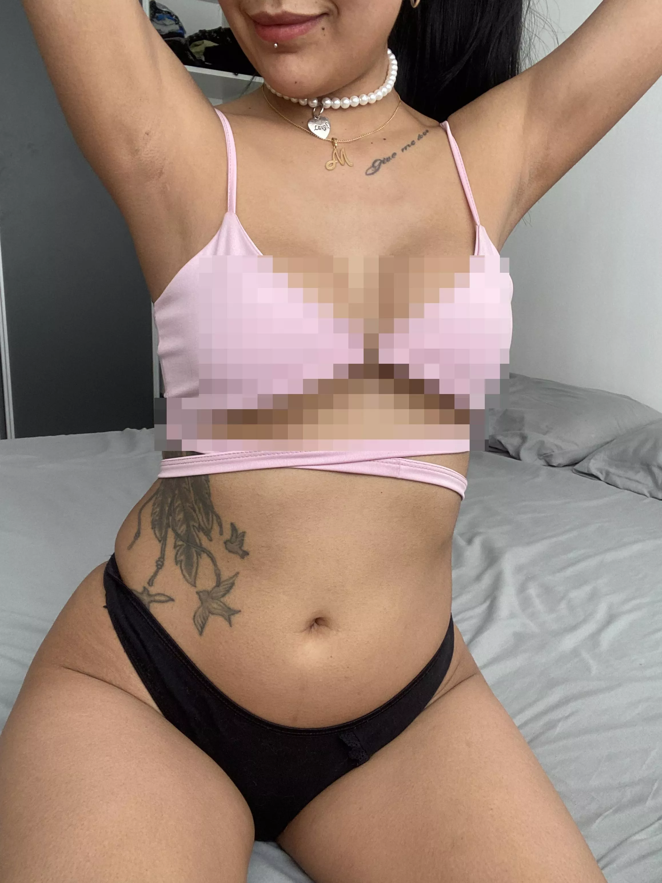 losers like you can only get hard with the armpits of the goddess.