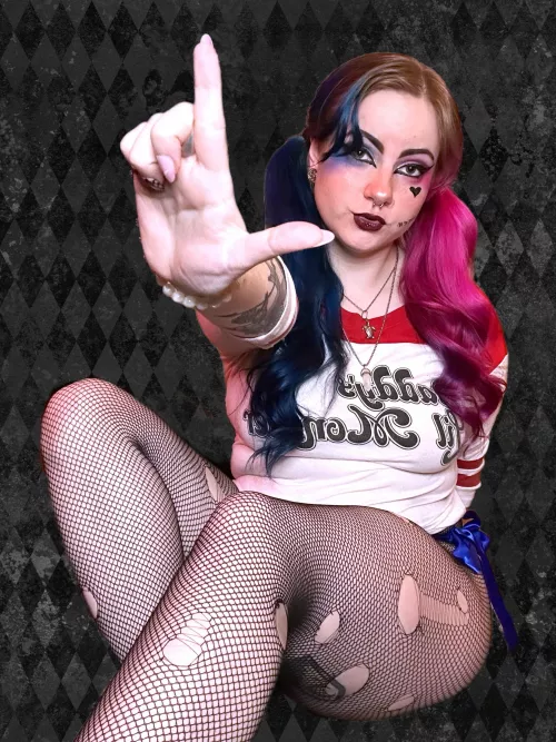 Mama’s gonna paint the streets with loser blood & cash~