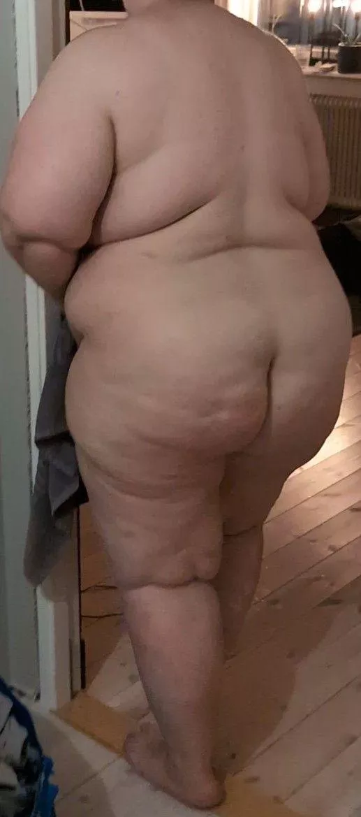 MF4M F43 M47. Seeking hung bull for ANAL ONLY with her infront of her husband. We live in Sweden and planning to visit London in january. Race doesn't matter. Must use condom.