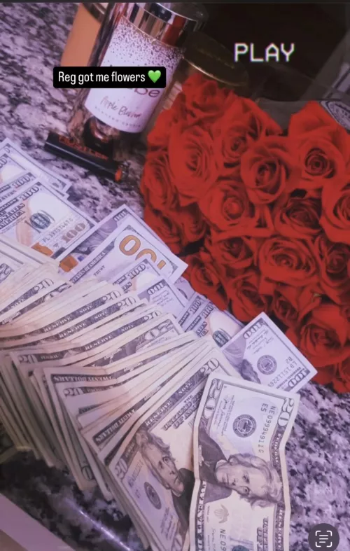 My regular got me flowers today and tipped me 100$ on top of our 30 min session he’s the one I been taking about.  it’s been a great week. I hope you ALL have a blessed day. Happy hustling. ❤️😘❤️