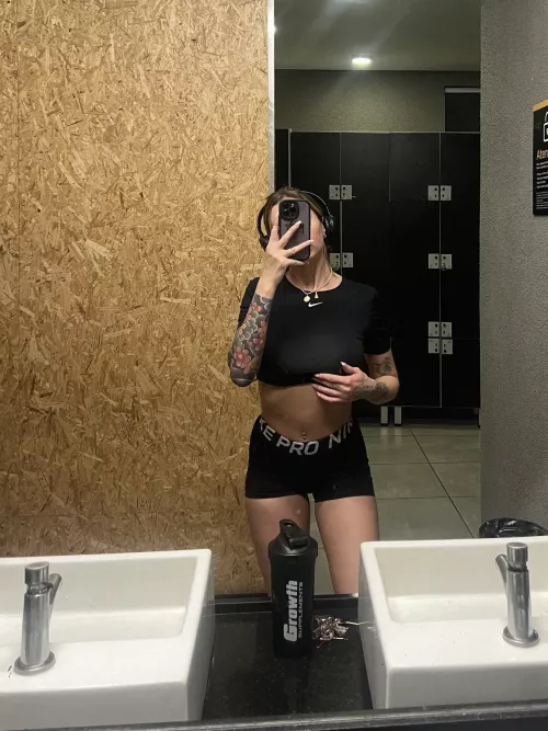 My workout playlist is hot, just like me! 22F