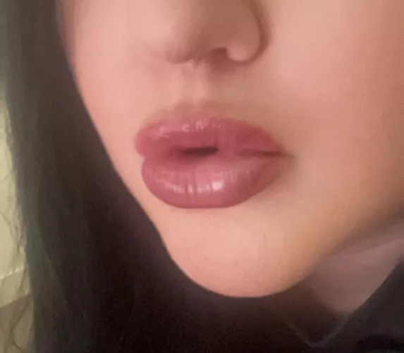 new fenty gloss so sticky mylips stuck together