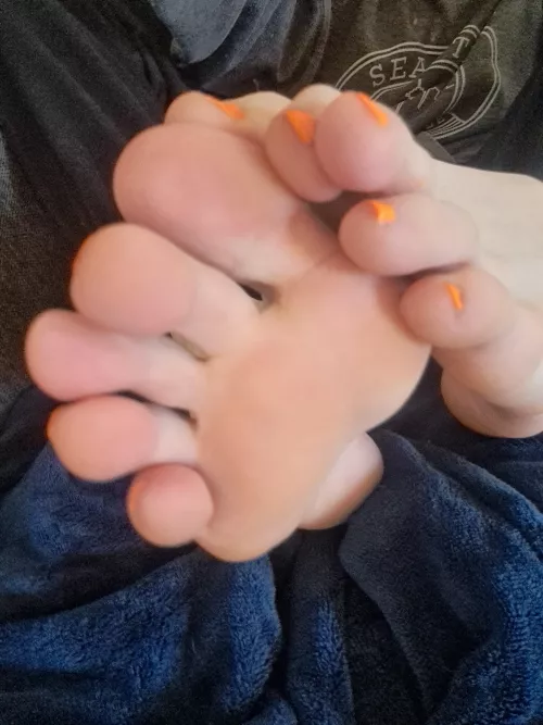 Orange toes for fall :3