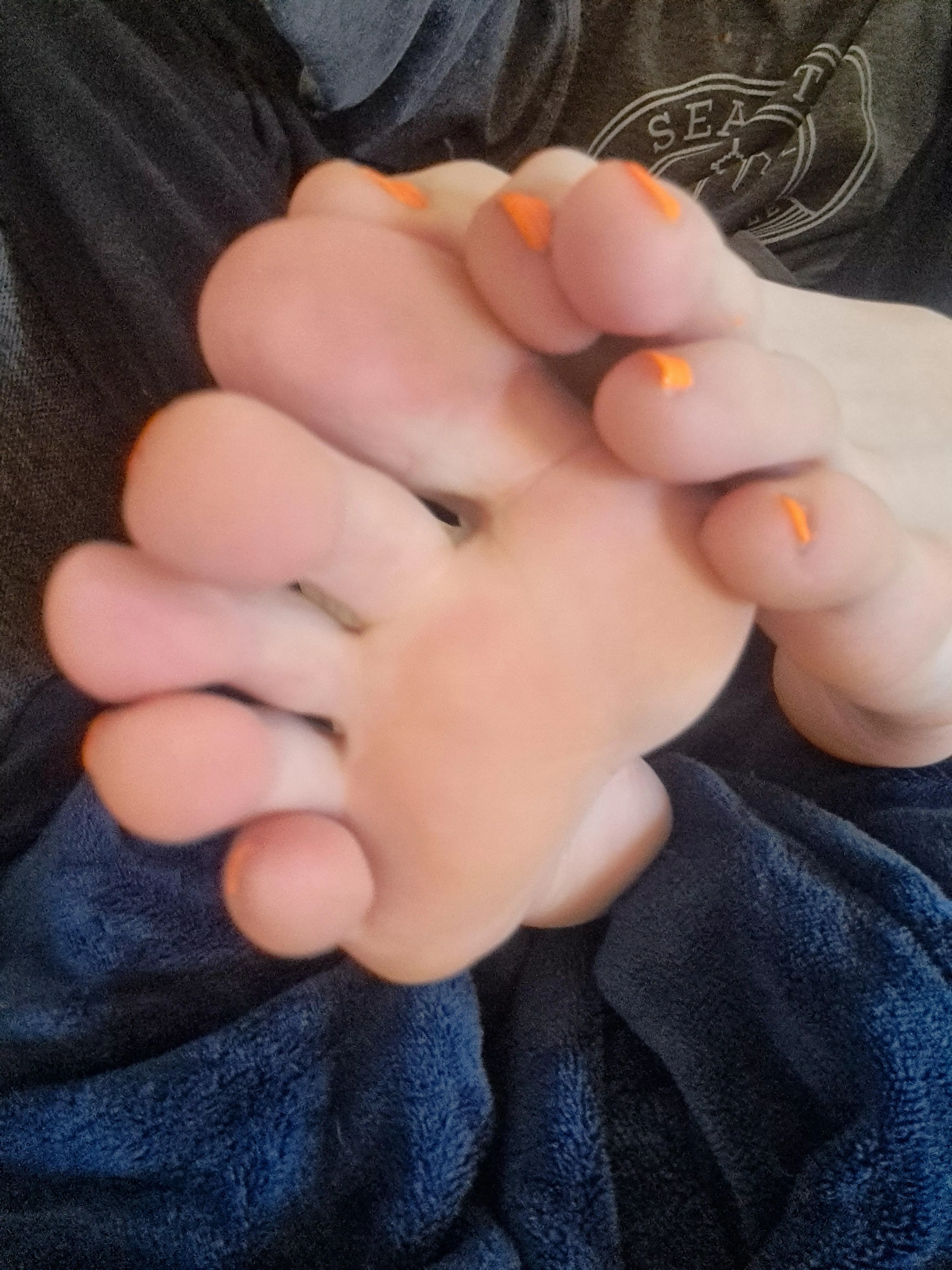 Orange toes for fall :3