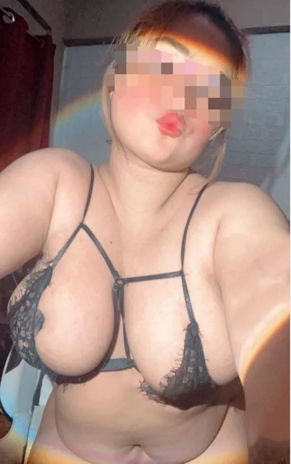 Photo i took at 2AM, im on my slutty era i guess