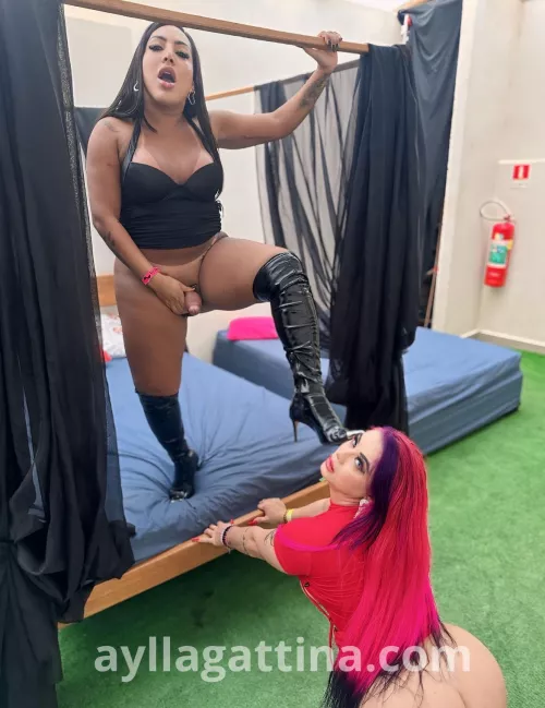 Put your face here hot