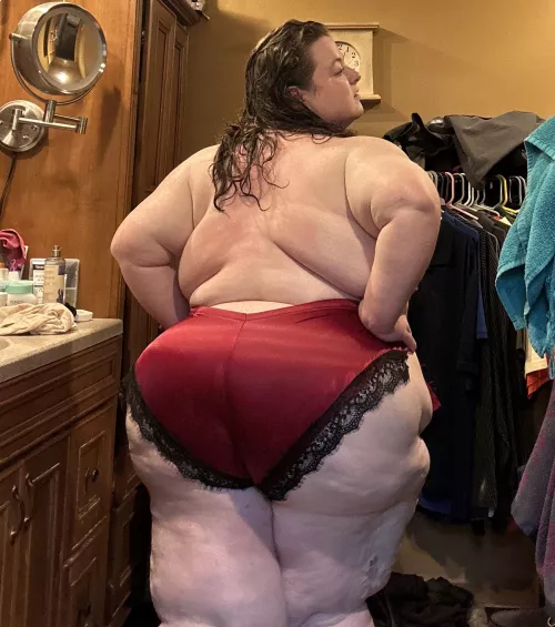 Red satin is my new fave thing 🤭