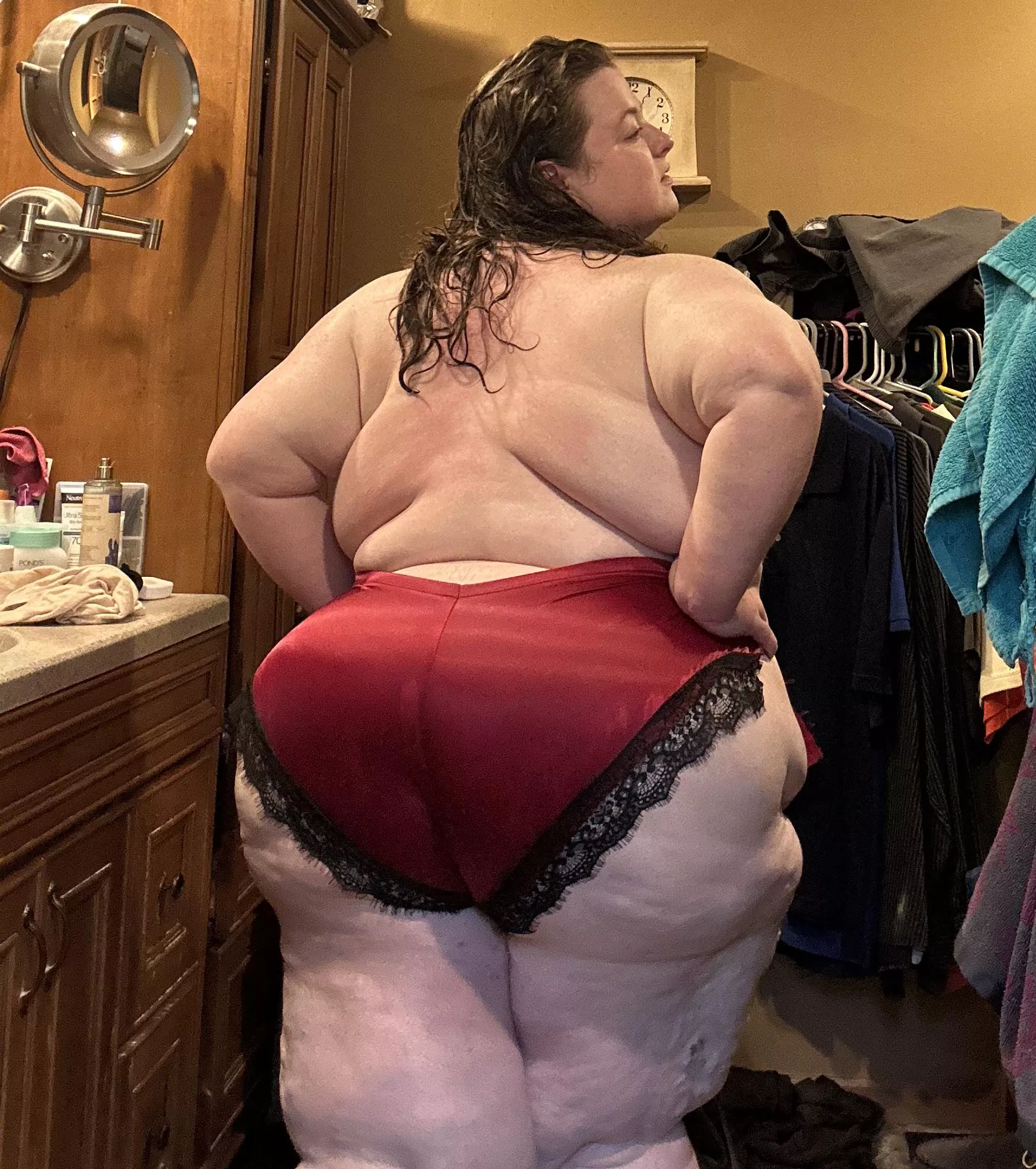 Red satin is my new fave thing 🤭