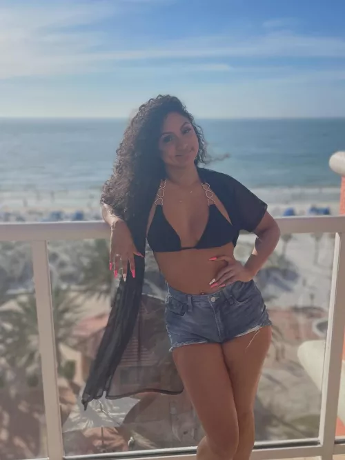 Run your fingers through these thick curves