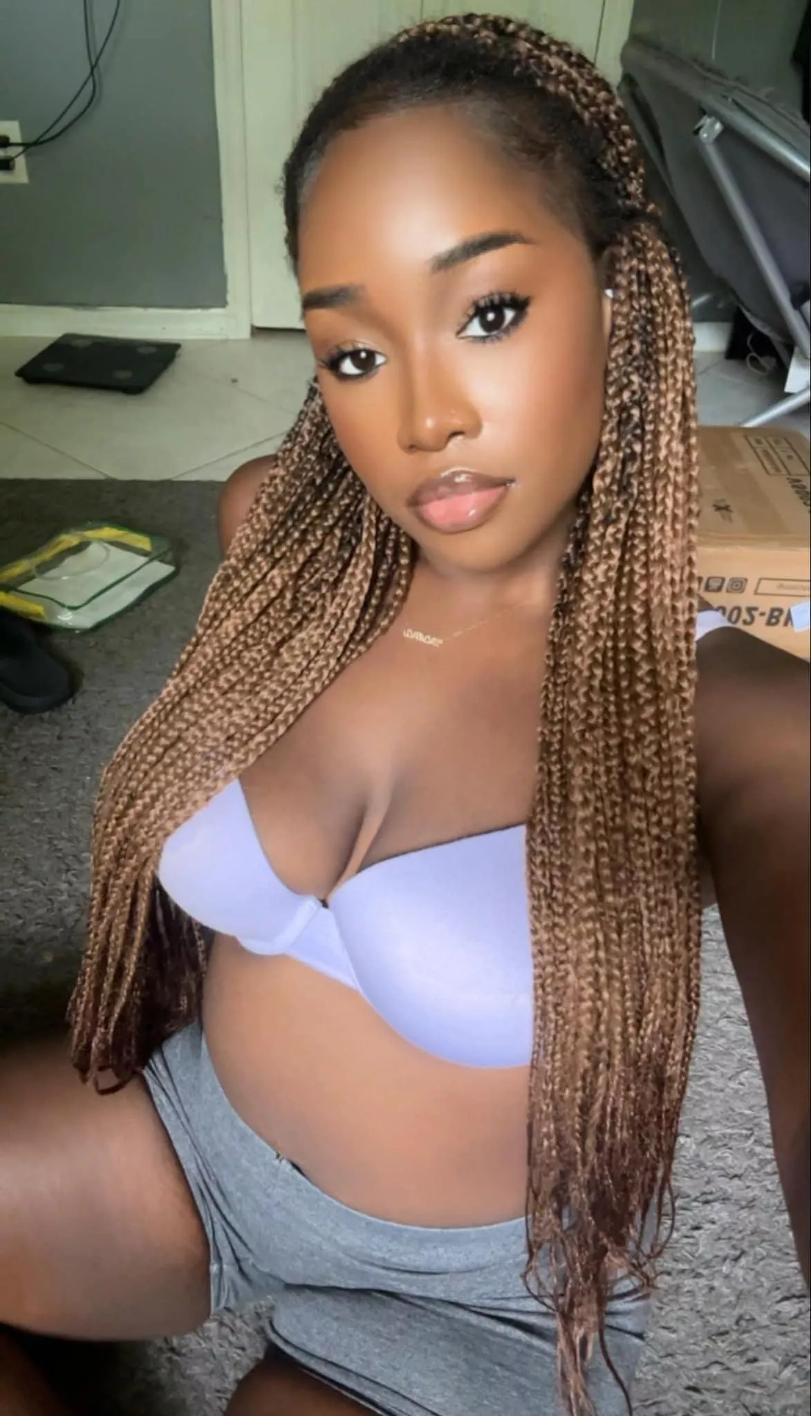 [SD or GFE] - vidcalls, custom vids+pics & more! weekly|monthly. I verify, ask what i offer🍒