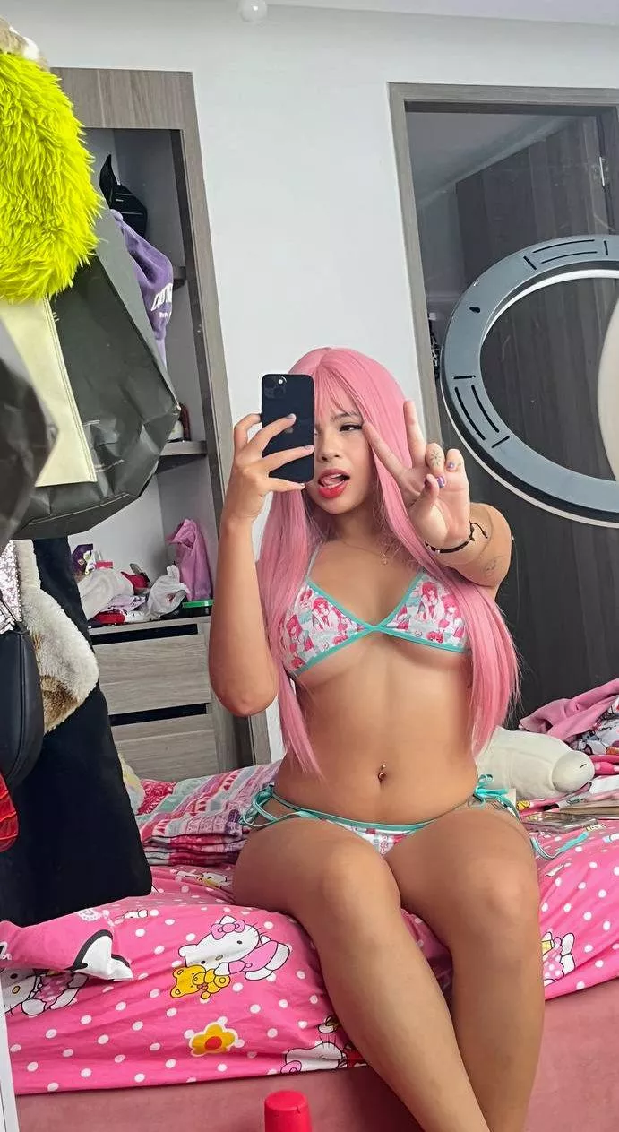 sending nudes to horny guys todayyyy 