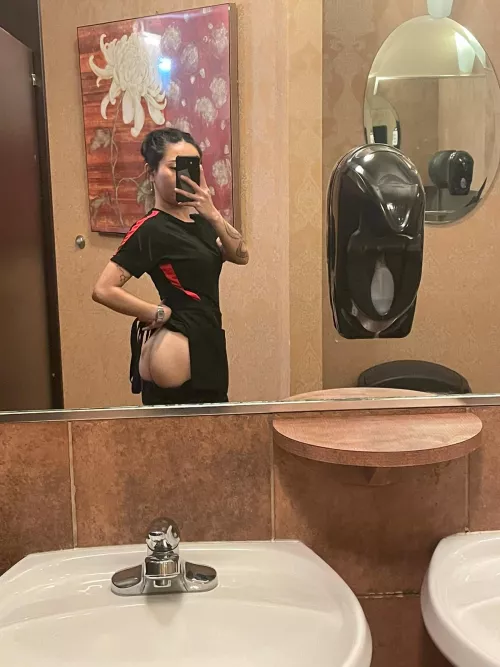 Slap it on my cheeks 🤭