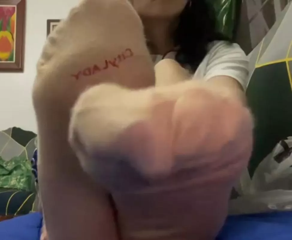 Sniff my socks now 😌