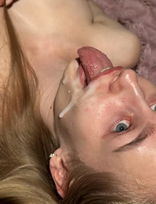 The blonde rejoices and has fun with the spread on her face