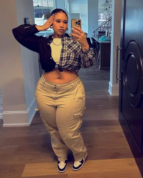 Thick baddies deserve all the money & gifts😌